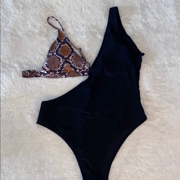 One piece baiting suit - Picture 1 of 2